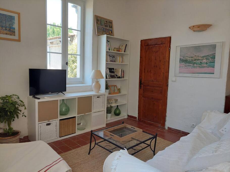 Maison De Cesar Saint-Saturnin-les-Apt Luaran gambar
