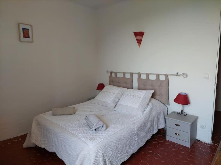 Maison De Cesar Saint-Saturnin-les-Apt Luaran gambar
